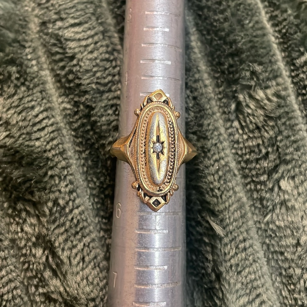 Avon Vintage Gold Tone Ring Size 5